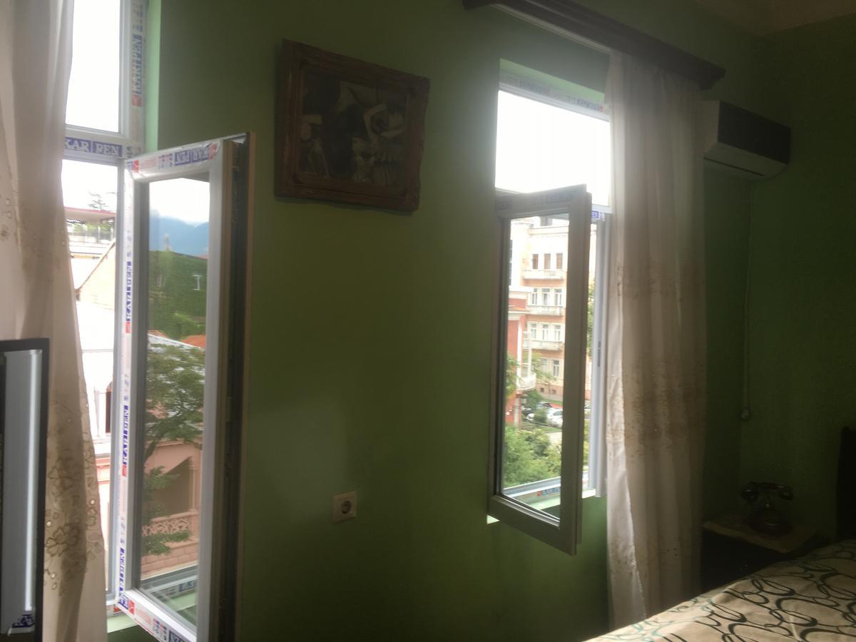 Duru'S Apartment With 3 Bedrooms バトゥーミ エクステリア 写真